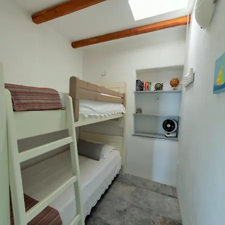 The Old Barn, Paros