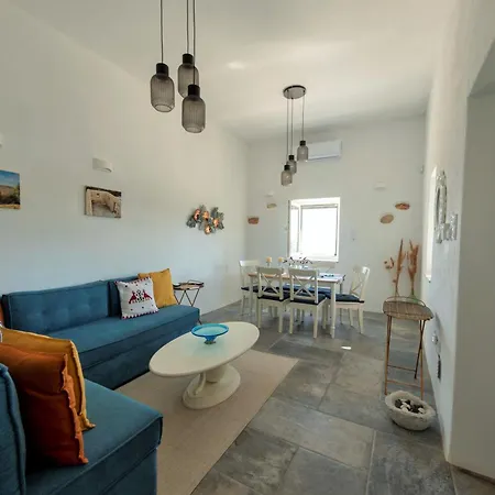 The Old Barn, Paros