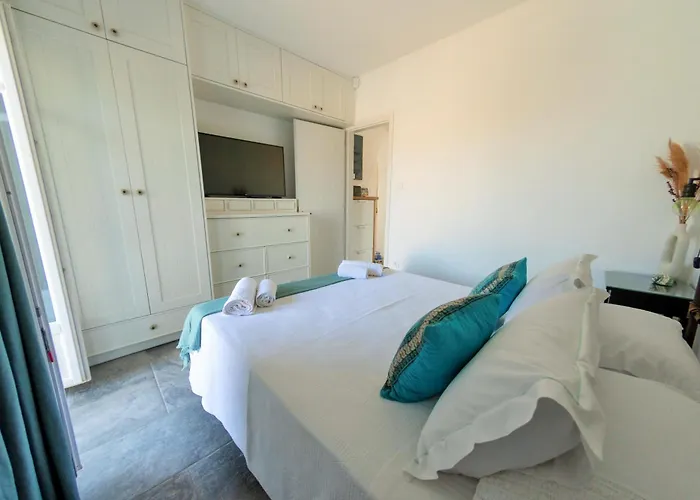 The Old Barn, Paros Дом отдыха Науса