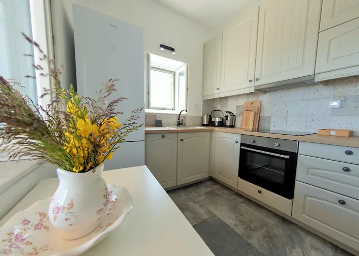 The Old Barn, Paros Науса