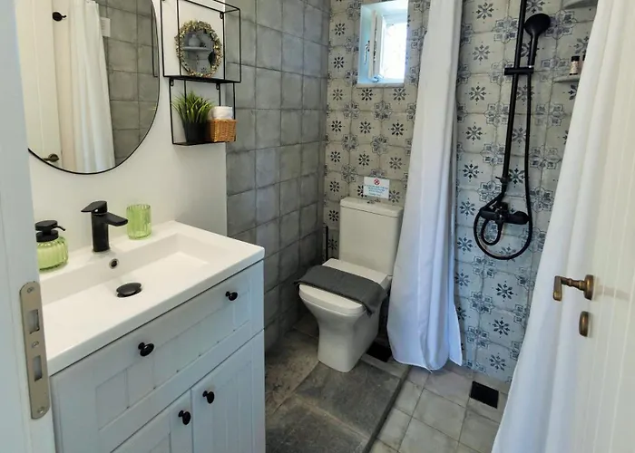 The Old Barn, Paros Науса